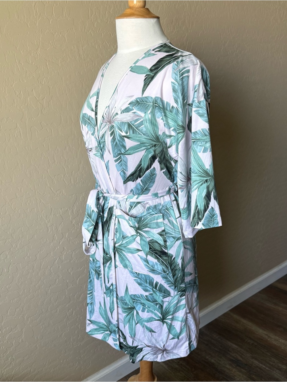 Tropical Print Robe - Picture 2 of 6